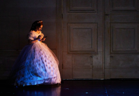 Ach, Sisi. 99 Szenen – Volkstheater Wien – Rainald Grebes Revue über die sehnsuchtsvoll verehrte Habsburger Kaiserin Elisabeth von Österreich-Ungarn