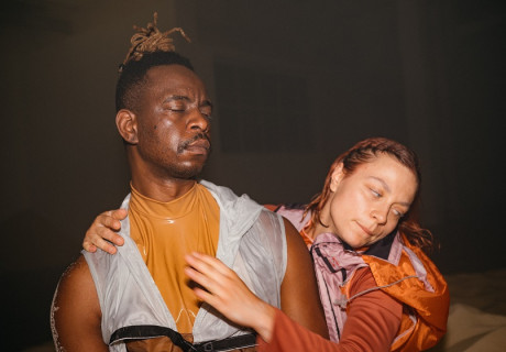 Solastalgia – Lothringer 13 Halle in München – THE AGENCY mit einer Endzeitperformance in Computerspielästehtik