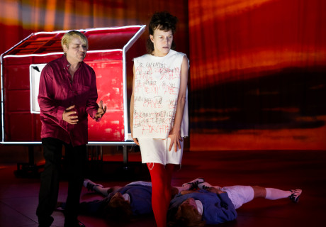 Baumeister Solness – Münchner Kammerspiele – Felicitas Brucker geht nicht realistisch an Ibsen heran