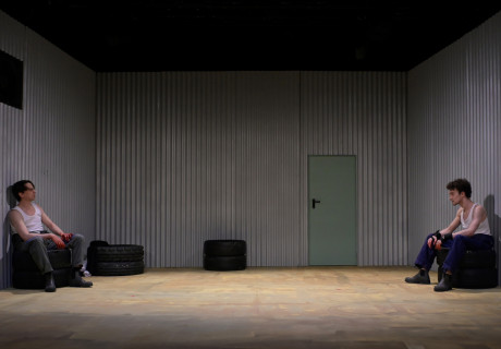 Tom auf dem Lande – Stadttheater Bremerhaven – Frank Auerbachs packende Inszenierung des Psychothrillers von Michel Marc Bouchard 