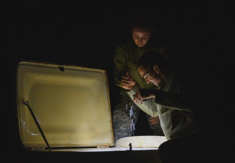 Wie man mit Toten spricht – Nationaltheater Mannheim – Hausautorin Anastasiia Kosodii inszeniert ihr Auftragswerk und berichtet über Kriegsgeschehen in der Ukraine