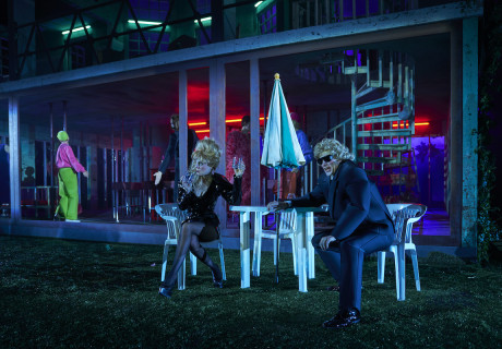 Toto oder Vielen Dank für das Leben – Burgtheater Wien – Ersan Mondtag bringt Sibylle Bergs Bühnenfassung ihres eigenen Romans als Schauermärchen mit Musik zur Uraufführung