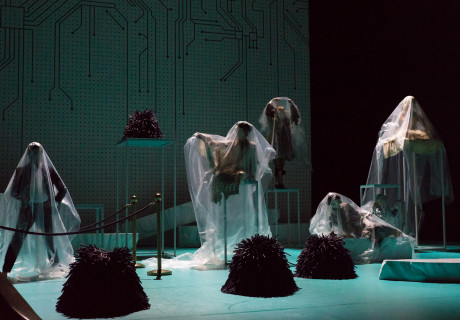  Touch – Münchner Kammerspiele – Falk Richter und Anouk van Dijk lassen sich von den Corona-Beschränkungen in den szenischen Aktionismus treiben