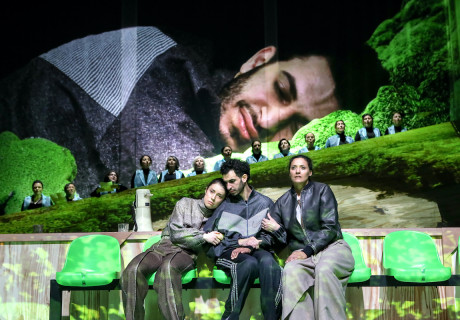 Vatermal – Theater Dortmund – Julia Wissert inszeniert den Roman von Necati Öziri mit Migrantinnenchor und Bildungsschwere