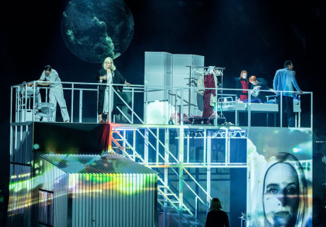 Vor Sonnenaufgang – Schauspiel Hannover – Stefan Pucher inszeniert Ewald Palmetshofers Hauptmann-Überschreibung