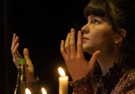 Das Waldhaus – Theater Osnabrück – Dominique Schnizer inszeniert die Uraufführung von Rebekka Kricheldorfs Horrror-Drama als Theaterfilm