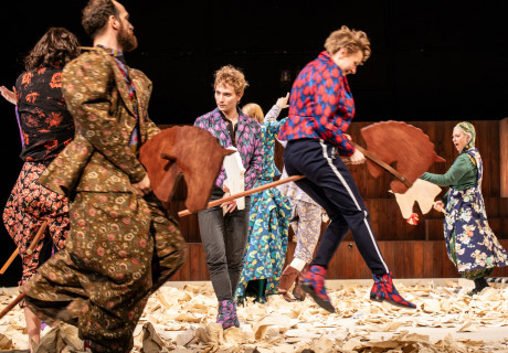 Was ihr wollt – Theater Magdeburg – Clara Weyde setzt ihren Shakespeare aufs Steckenpferd