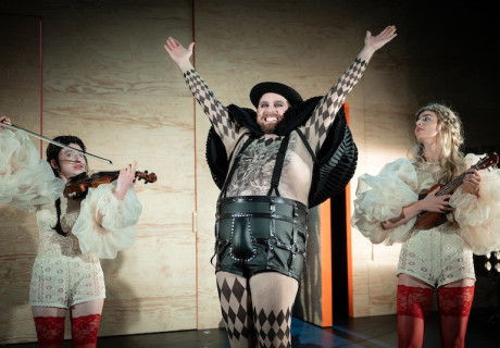 Was ihr wollt – Nationaltheater Mannheim – Christian Weise treibt Shakespeares Liebes-Verwirrspiel auf die Spitze