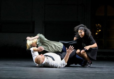 Die Wildente – Residenztheater München – Der norwegische Regiestar Johannes Holmen Dahl inszeniert Ibsen