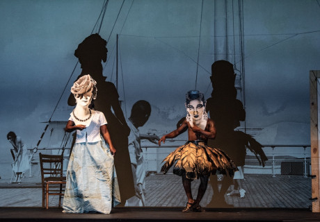 The Great Yes, The Great No – ImpulsTanz Wien – William Kentridge erzählt eine multidisziplinäre Geschichte von Exil und Migration, Kolonialismus und Barbarei 