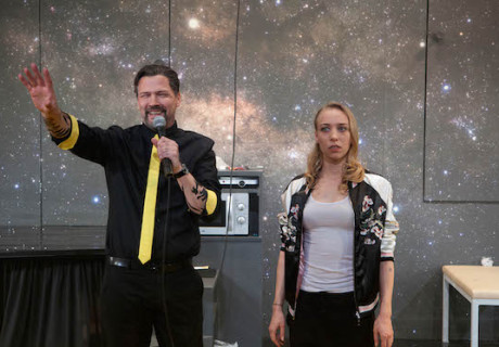 Wish List – Oliver D. Endreß' packende deutschsprachige Erstaufführung des vielschichtigen Dramas aus der Arbeitswelt von Katherine Soper im Theater Regensburg