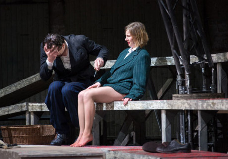 Woyzeck – Burgtheater Wien – Johan Simons stellt Büchners elende Kreatur auf die Gedankenbühne