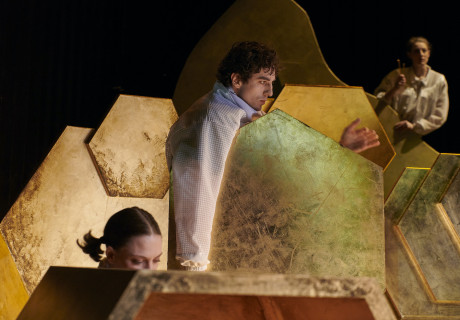 Zeit für Monster – Staatstheater Braunschweig – Rebekka David verwandelt Kafkas Erzählung 