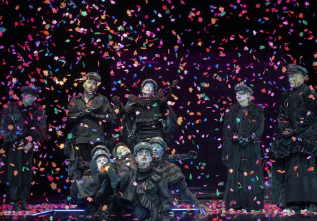 Zentralfriedhof – Burgtheater Wien – Herbert Fritsch treibt melancholischen Schabernack mit dem Tod