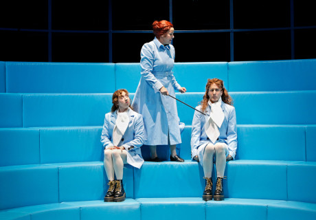 Eine Zierde für den Verein – Residenztheater München – Elsa-Sophie Jach inszeniert Marieluise Fleißers Gesellschaftsbild aus der aufkeimenden Nazi-Ära