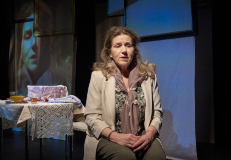 Zwei Frauen, ein Leben – Landestheater Bregenz – Suat Ünaldis Uraufführung von Daniela Eggers Stück über den österreichisch-türkischen Dichter Kundeyt Şurdum