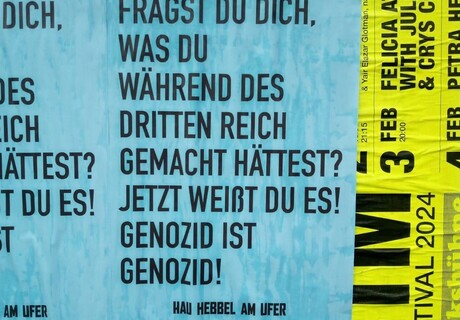 Institution für Fake-Erklärung gekapert: Plakat in Berlin © privat
