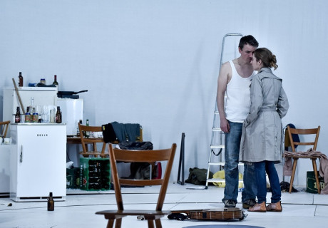 Am Strand der weiten Welt – Deutsches Theater Berlin – Daniela Löffner begegnet Simon Stephens Familiendrama mit gesteigertem Willen zur Expressivität