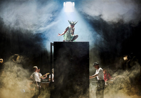 Amerika – Vorarlberger Landestheater Bregenz – Niklas Ritter versenkt Kafka in Klamauk und Eindeutigkeit