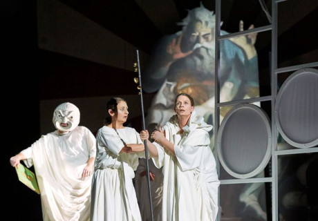 Anthropos Antigone – Staatstheater Kassel – Alexander Eisenach verschneidet Sophokles' antiken Tragödienstoff mit dem Anthropozän