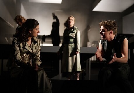 Kabale und Liebe – Staatstheater Wiesbaden – Johanna Wehners dunkel akzentuierte Schiller-Bearbeitung