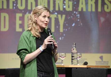 Burning Issues x Theatertreffen 2022 – Die 4. Ausgabe der Konferenz für mehr (Gender-)Gerechtigkeit