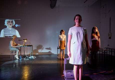 No Limits Festival 2017 – Das Inklusionstheater-Festival in Berlin zeigt Arbeiten mit gehörlosen Performern und verabschiedet sich von Jérome Bels 