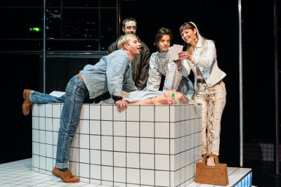 Michael Lemathe zeigt Michel Marc Bouchards 