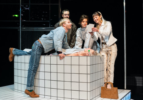 Die Nacht, als Laurier erwachte – Deutsches Theater Göttingen – Michael Lemathe inszeniert Michel Marc Bouchards Familienstück