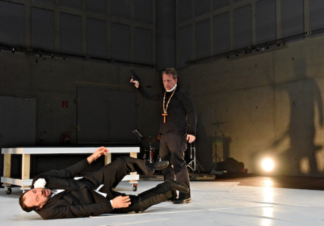 Gegen die Freiheit (Contra la llibertat) – Im Rahmen eines europaweiten Dramenaustauschs inszeniert Hans Escher von den Wiener Wortstaetten Esteve Soler am Werk X in Wien