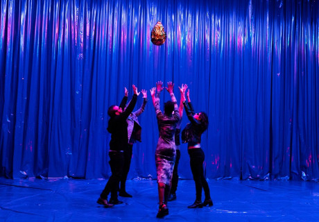 Una imagen interior – Wiener Festwochen – Das spanische Theaterkollektiv El Conde de Torrefiel zeigt als Uraufführung einen Abend über Sinneswahrnehmung