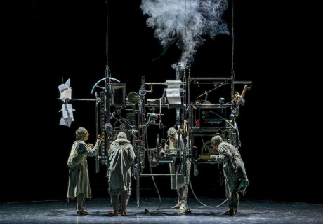 Kafka umírá, Kafka stirbt – Tiroler Landestheater Innsbruck – Max Simonischek zelebriert die Sprache Kafkas