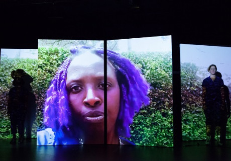 Learning Feminism from Rwanda – Sophiensaele Berlin – Die freie Gruppe Flinn Works empfiehlt für mehr Gendergerechtigkeit den Blick nach Ruanda