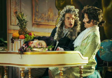 Marie-Antoinette oder Kuchen für alle! – Komödie am Kurfürstendamm – Peter Jordan und Leonhard Koppelmann entfesseln eine schwarze Komödie zwischen Gesellschaftskritik und Quatsch