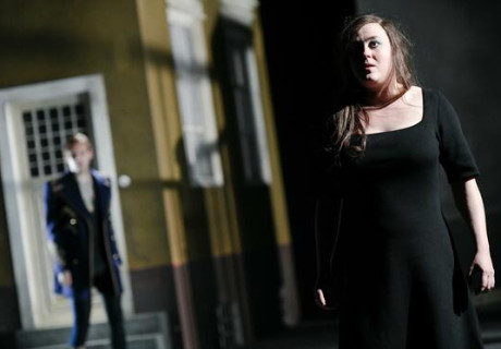 Medea – Staatstheater Kassel – Johanna Wehner zeigt Euripides' Figuren als Gefangene der eigenen Filterblasen