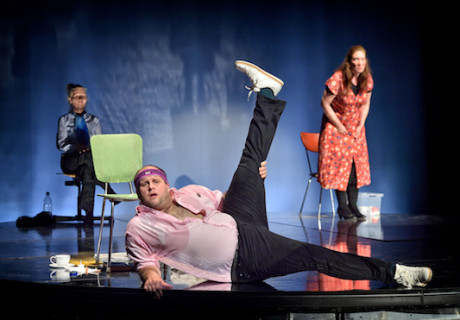 Die Mitwisser – Württembergische Landesbühne Esslingen – Christof Küster inszeniert Philipp Löhles 'Idiotie'