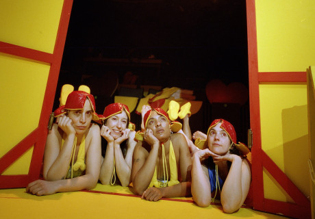 piece of love – Theater Drachengasse Wien – Das Frauenkollektiv ZAK | Zentrum für antidisziplinäre Kunst rettet das Theater