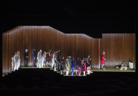 Sommergäste – Salzburger Festspiele – Auf der Pernerinsel Hallein zeigt Evgeny Titov Gorkis Bourgeoisie-Abgesang als geschlossene Gesellschaft