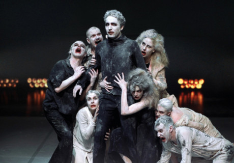 UnRuhezeiten – Eike Weinreich hat einen zärtlichen Abgesang aufs (Stadt-)Theater gedreht