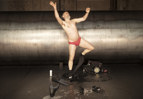 Verrückt nach Trost – Salzburger Festspiele – Thorsten Lensing schreibt erstmals selbst Theaterstück