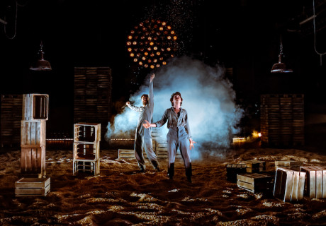 Von Mäusen und Menschen – Theater Bonn – Simon Solberg gibt dem Roman von John Steinbeck ein Ende mit Auferstehung