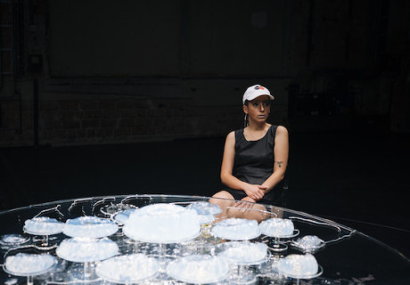 Wunde R – Münchner Kammerspiele – Felix Rothenhäusler bringt Enis Maci Stück zur Uraufführung