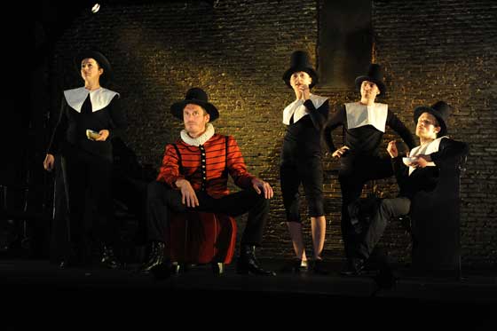 SeidenerSchuh2 560 AlexiPelekanos u