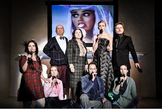 republik des gluecks3 560 arno declair h