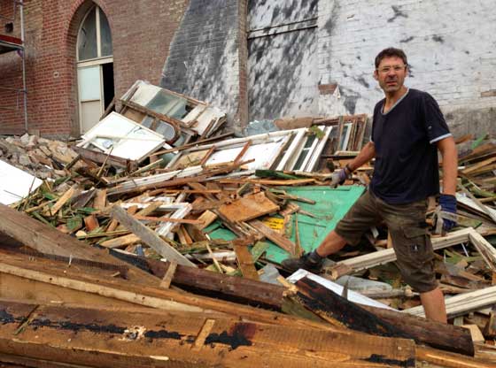 dingdongdom 560 -copyright showcase beat le mot u