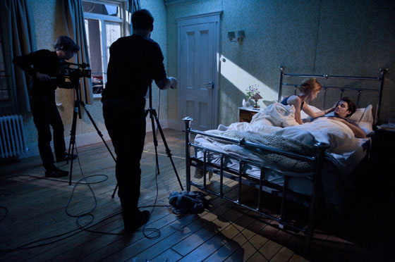 gelbe-tapete 560 stephen-cummiskey x