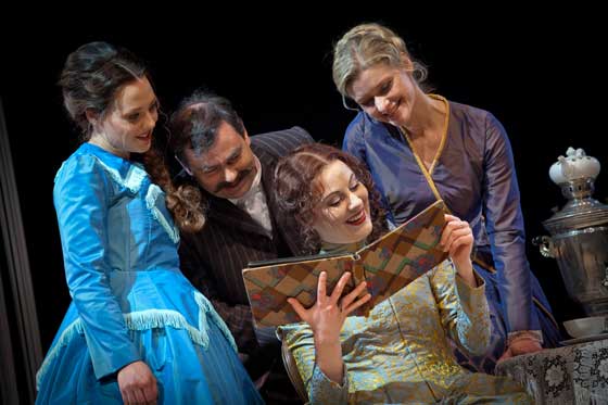 AnnaKarenina3 560 RobertMichalk u