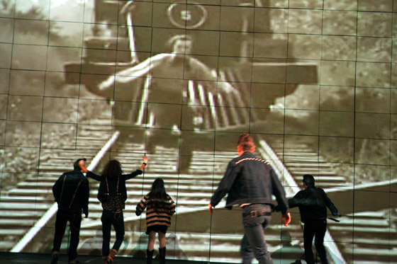 je t adorno2 560 birgithupfeld u