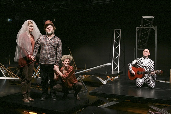 ungefaehrgleich1 560 Marion Buehrle u