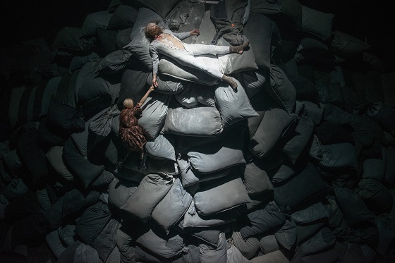 machtdfinsternis1 560 Georg Soulek u